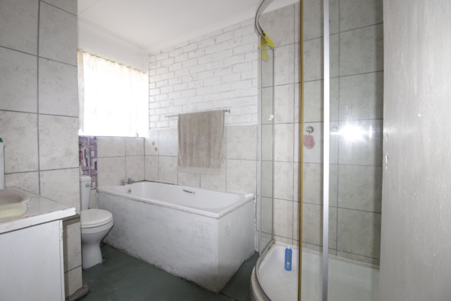 6 Bedroom Property for Sale in Wavecrest Eastern Cape